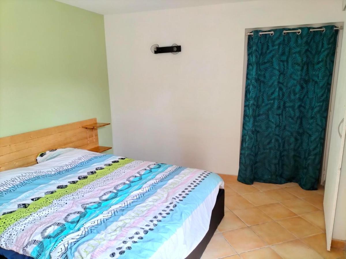 Appartement Au Centre Ville Avec Un Beau Jardin Prive Lannion Exterior photo