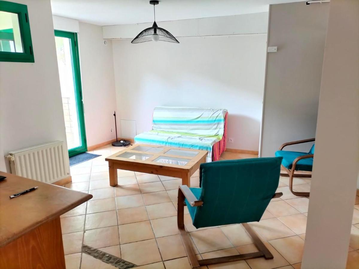 Appartement Au Centre Ville Avec Un Beau Jardin Prive Lannion Exterior photo